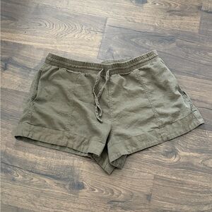 Universal Thread Green Linen Shorts with Drawstring Waist
Size XL